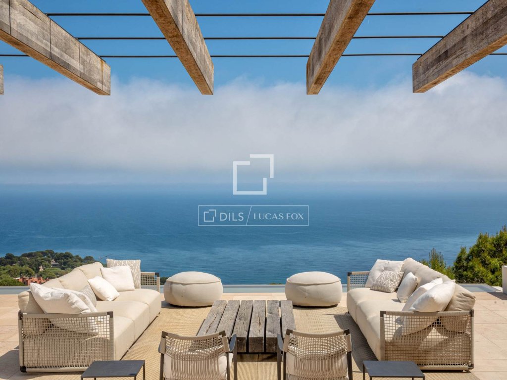 Featured Photo