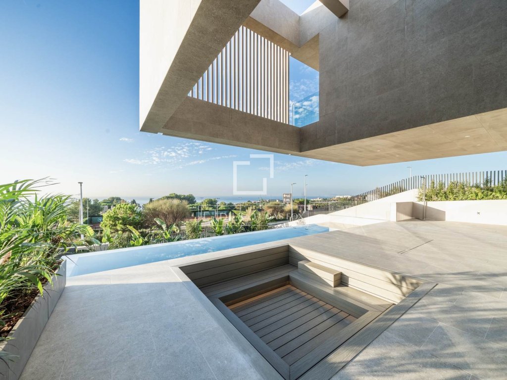 Featured Photo