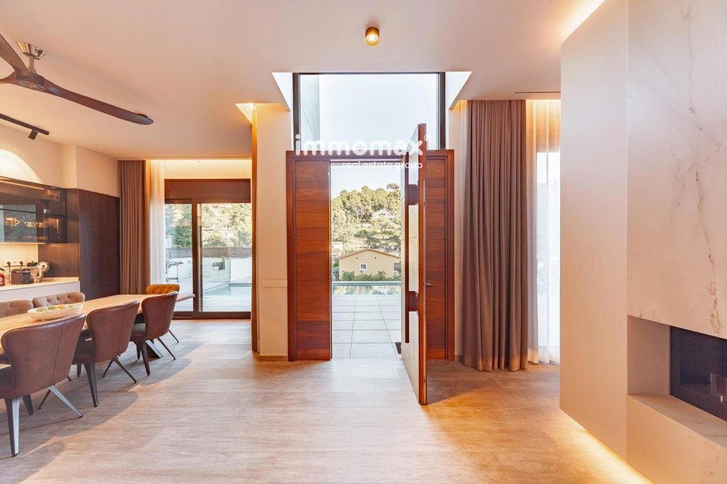Featured Photo