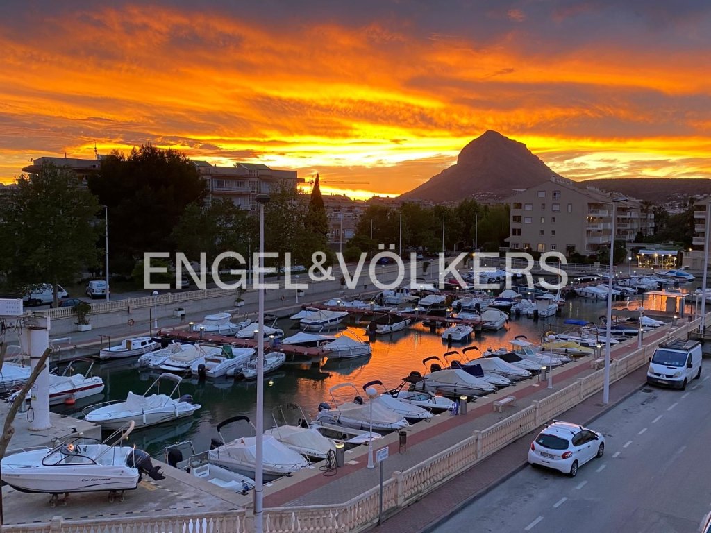 Featured Photo