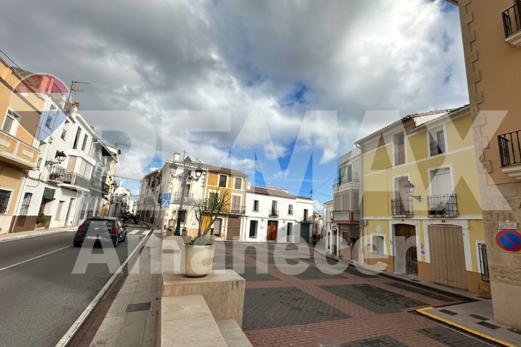 Featured Photo