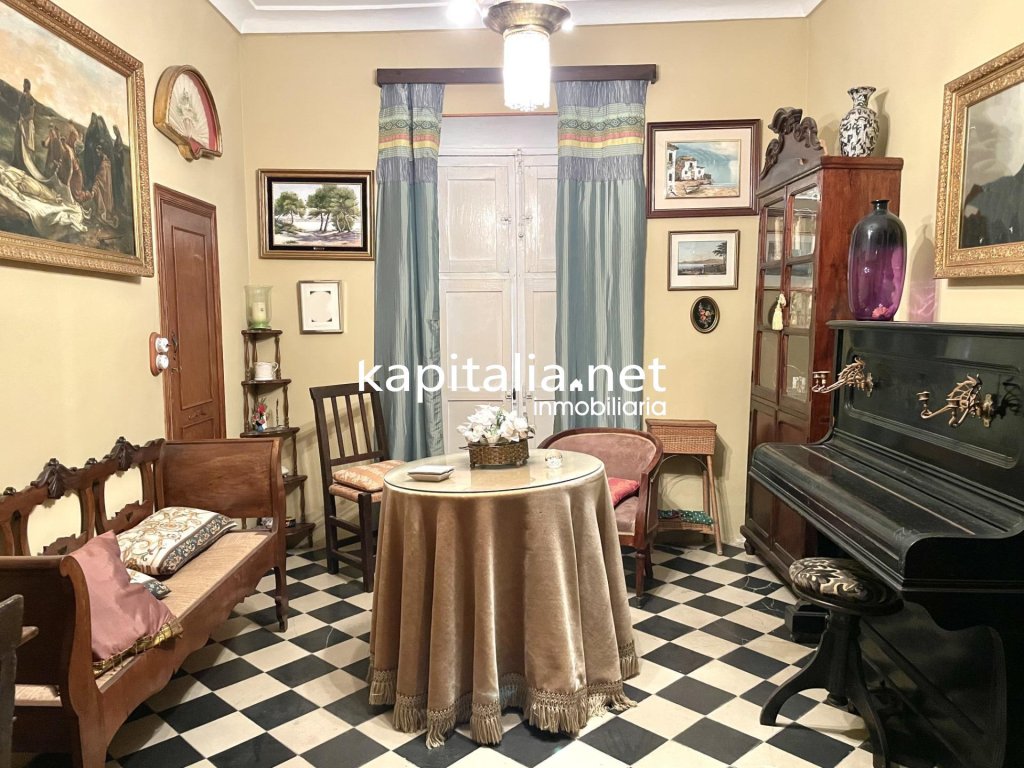 Featured Photo