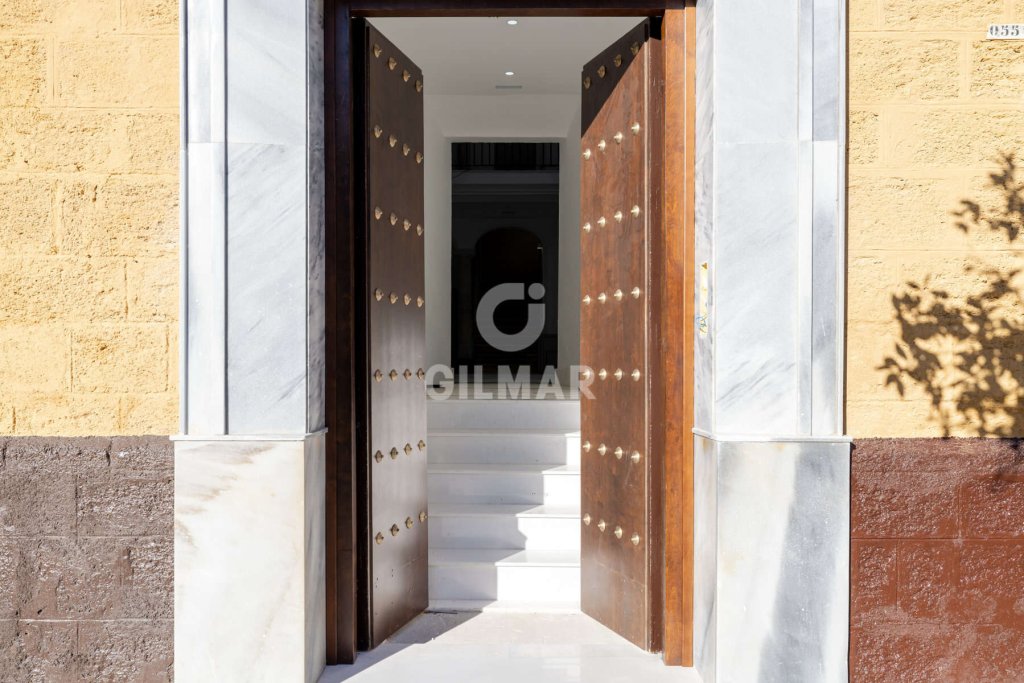 Featured Photo