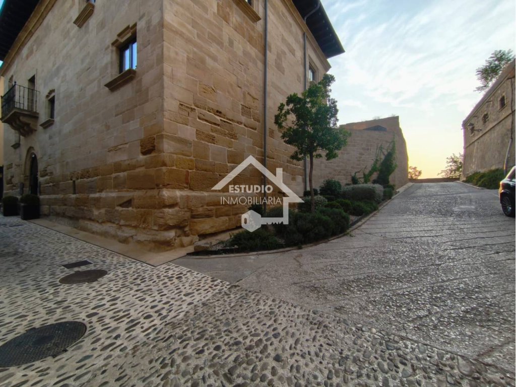 Featured Photo