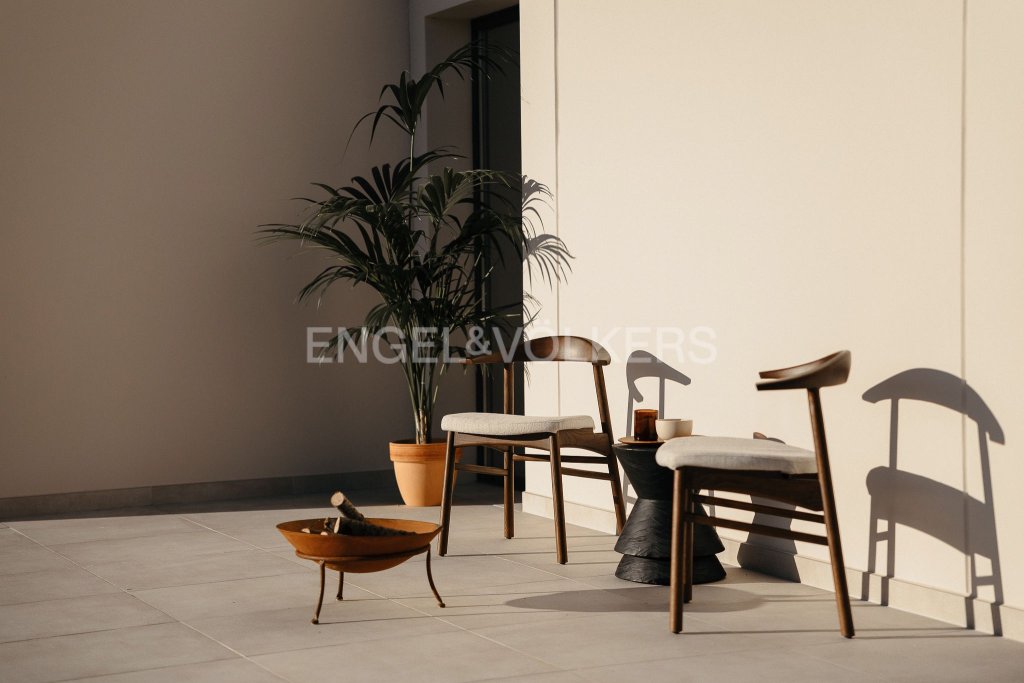 Featured Photo