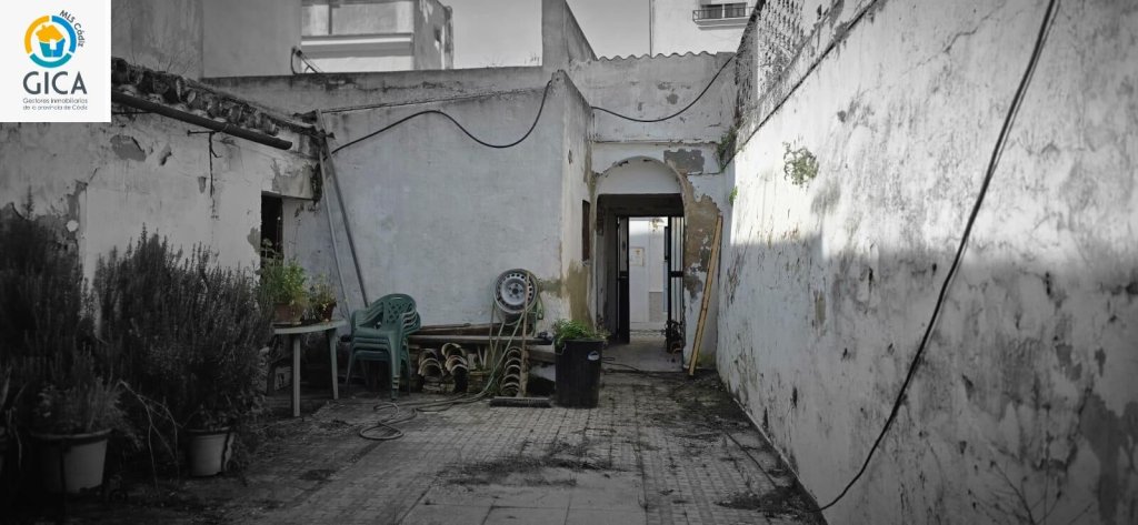 Featured Photo