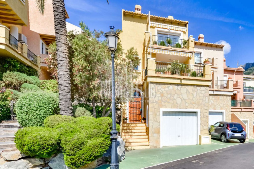 Featured Photo