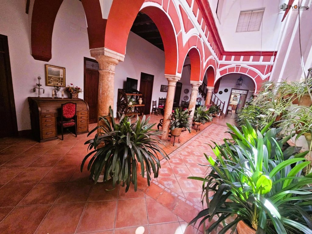 Featured Photo