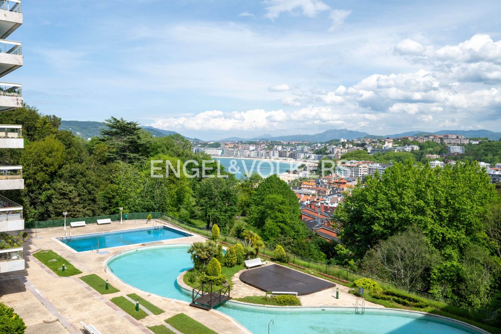 Featured Photo